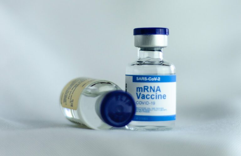 Las vacunas de ARNm COVID-19 contienen cantidades excesivas de ADN bacteriano: pruebas e implicaciones