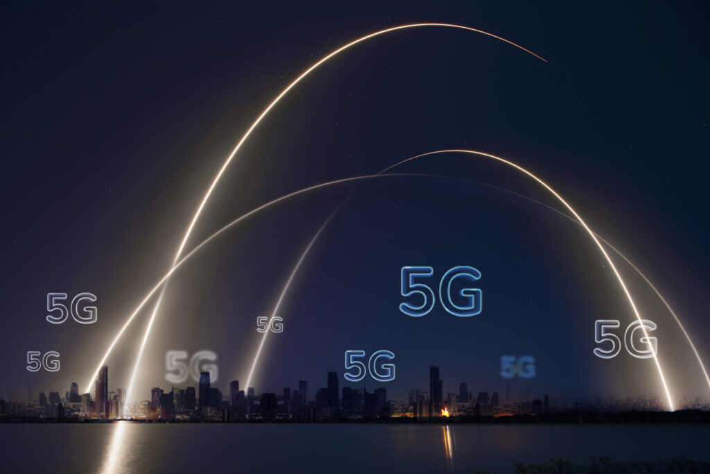 Benefício público ou grandes lucros para as grandes empresas de telecomunicações? Eis o que está realmente a impulsionar a implantação do 5G.