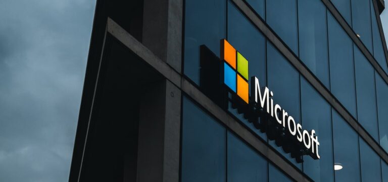 От октомври Microsoft ще проверява всичко, което правите на компютъра си с Windows