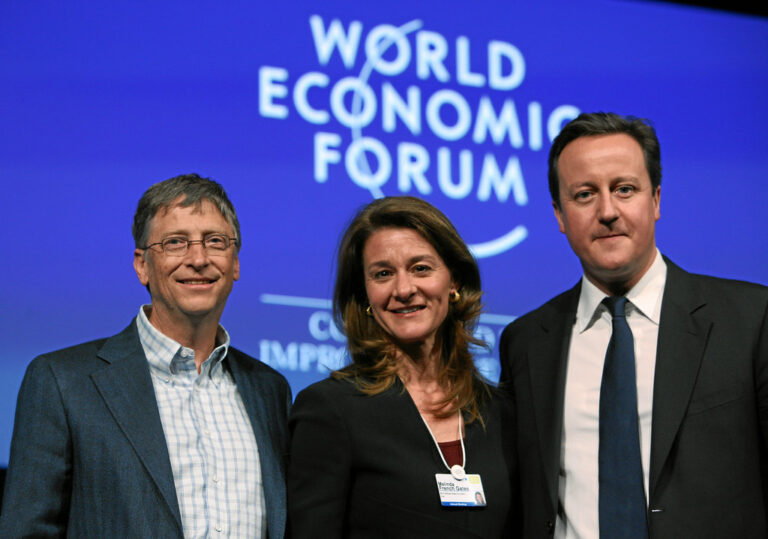 Ułatwienie przejęcia władzy przez WHO: powrót kolesia Billa Gatesa, Davida Camerona