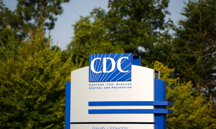 Des médecins ont révélé que deux adolescents étaient morts après avoir été vaccinés contre le COVID-19. Le CDC a répliqué.