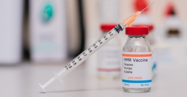 Des médecins du monde entier expriment leurs préoccupations au sujet du ‘vaccin’ Covid 19 (‘Ask the experts’ video)